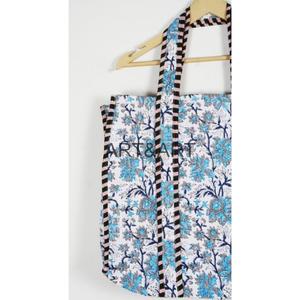 กระเป๋าช้อปปิ้งสุดสัปดาห์แบบใช้ซ้ำได้ กระเป๋าผ้าฝ้ายลายดอกไม้แบบควิลท์ กระเป๋าเดินทางค้างคืนสำหรับผู้หญิง มีช่องใส่ของและพู่ห้อย - Product Image 3