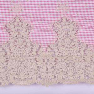 Tela de Algodón Estampada Transpirable en Cuadros Rosa y Blanco con Borde de Encaje Festoneado para Prendas de Mujer y Niña y Proyectos de Manualidades - Product Image 3