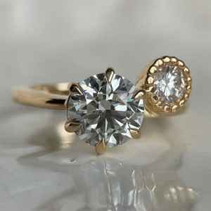 Anillo Toi et Moi con Diamante Redondo de Moissanita Estilo Flor para Mujer, Plata 925 Original con Baño de Oro, Regalo de Promesa para Enamorados - Product Image 5