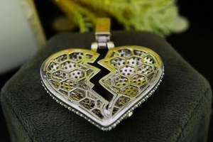 Pendentif Cœur Brisé en Moissanite VVS, Pendentif en Argent Sterling 925, Bijoux HipHop Iced Out, Pendentif de Luxe pour Amoureux, Pendentif Cœur Bling - Product Image 3