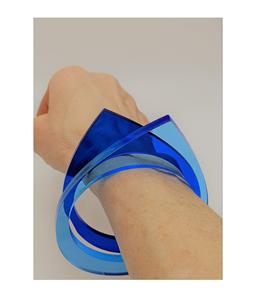 กำไลข้อมืออะคริลิคทรงไม่สมมาตรคุณภาพพรีเมียมสำหรับผู้หญิง ราคาโรงงาน Royal Blur Bangle ยอดนิยมสูง ดีไซน์โดดเด่น - Product Image 1