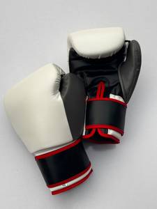 Guantes de Boxeo de Cuero PU - Logotipo Personalizado, Transpirables, Ligeros, con Cierre, Negro/Blanco con Ribete Rojo, Unisex, para Entrenamiento y Sparring - Product Image 1