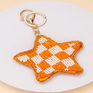 Porte-clés perlé fait main en perles de rocaille, breloque élégante pour sac, accessoire de sac artisanal en perles de rocaille de qualité supérieure - Product Image 3