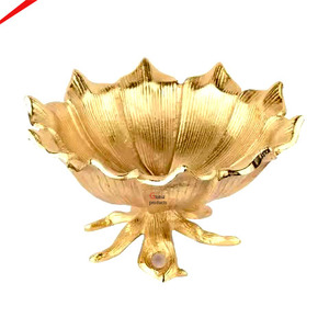 Nouvelle coupelle décorative à motif feuille, finition noire et dorée, pour un look moderne et élégant de décoration intérieure. - Product Image 4