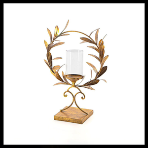 Porte-bougie en métal classique pour une décoration intérieure intemporelle, offrant un design élégant et une expérience de lumière de bougie. - Product Image 4