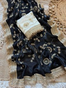 Sari indien traditionnel en soie satinée avec broderies et perles pour femmes, idéal pour les mariages, les fêtes et les tenues tendance. - Product Image 2