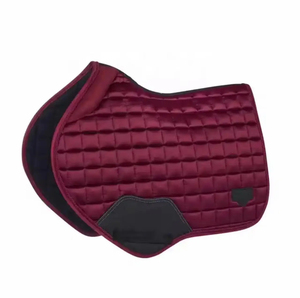 Tapis de selle pour chevaux de haute qualité, style saut, avec doublure en polaire, en matériaux de première qualité, personnalisables avec logo OEM, en vente - Product Image 1