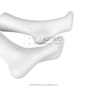 Pies de plástico PE maniquí zapatos sandalia calcetines pantalla pie modelo soporte con gancho cartón ropa tienda blanco sin cabeza para adultos - Product Image 2