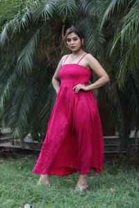 Robe courte imprimée à la main indienne pour femmes Robe d'été décontractée en coton Robe longue courte de style boho Tissu naturel à la taille - Product Image 5