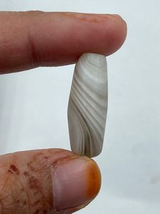 Agate naturelle de forme cylindrique, pierre précieuse de joaillerie fine, couleur beige, 16,88 carats, fournisseur indien R.K. GEMS JEWELLER - Product Image 1