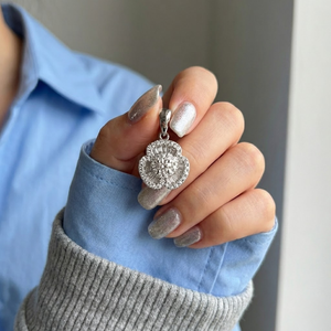 Meilleure Vente Bijoux Personnalisés Trèfle Or Blanc 18 carats Diamant Taille Brillant 0,30 carat Petits Breloques Sertissage Griffe Tendance Femme - Product Image 3