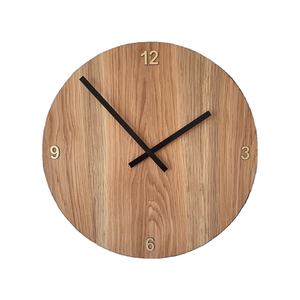 นาฬิกาแขวนผนังไม้ทรงกลมพรีเมียม ตัวเลขสีทองนูน พร้อมเข็มสีดำเรียบง่าย เงียบไร้เสียงรบกวน ดีไซน์ทันสมัย ตกแต่งบ้าน ใหม่ - Product Image 1