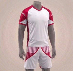 Ensemble de maillot de football blanc et rouge pour homme, manches courtes, col rond, polyester respirant, taille élastique, coupe athlétique, toutes saisons - Product Image 1