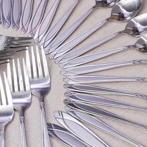 Ensemble de couverts en acier inoxydable fait main de 29 pièces, finition de qualité alimentaire, lavage à la main uniquement, design classique, compatible micro-ondes et four - Product Image 3
