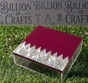 Boîte en résine acrylique nacre de qualité supérieure avec couvercle inspiré du drapeau de Bahreïn pour le rangement de chocolats, bonbons et confiseries, un article de luxe - Product Image 1