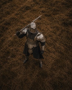 Traje de Armadura de Caballero Barbuta – Armadura Medieval de Acero Hecha a Mano con Casco, Cota de Piel y Hombreras |   Feria Renacentista - Product Image 6