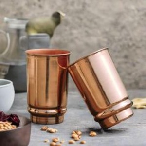 Gobelet à boisson en cuivre contemporain, élégant et fait main, pour la maison, le bureau et les repas. - Product Image 1