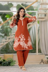 ชุดคุร์ตะผ้าฝ้ายแท้พิมพ์ลายดอกไม้สำหรับผู้หญิงพร้อมกางเกงขายาว - Product Image 2