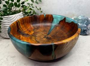 Bol élégant en résine époxy fait main, écologique et sans BPA, pour une ambiance de table et une décoration intérieure stylées, disponible dans le monde entier. - Product Image 2