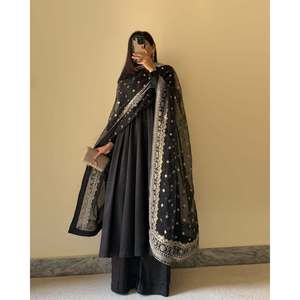 Ropa de Diseñador India y Pakistaní, Hermoso Pent y Vestido de Fiesta con Elegante Dupatta - Product Image 1