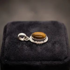 Colgante de Plata 925 con Ojo de Tigre y Engaste de Bisel, Amuleto Clásico Unisex para Uso Diario y Conocimiento Espiritual - Product Image 2