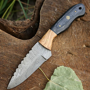 Cuchillo de Caza Personalizado de Acero de Damasco con Diseño de Espiga Completa y Mango de Madera para Caza, Camping y Actividades al Aire Libre - Product Image 2