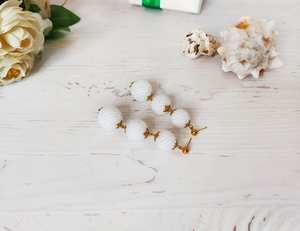 Boucles d'oreilles clous en perles de rocaille or blanc, avec grappe de perles boules blanches et longues boules perlées, pour mariage, en argent sterling plaqué or - Product Image 3