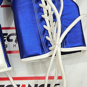 Guantes de Boxeo Personalizados No Boxing No Life de Cuero Genuino para Entrenamiento y Sparring con Cierre de Gancho y Cordones - Product Image 6