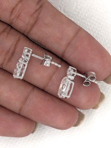 Pendientes colgantes de diamantes cultivados en laboratorio, ovalados y redondos, de 2.10 quilates, pendientes minimalistas de dos piedras, oro blanco macizo de 18 quilates para mujer - Product Image 3