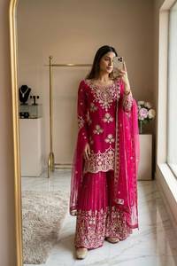 Ensemble prêt-à-porter entièrement cousu avec haut en organza brodé de sequins, bas Sharara et dupatta - Product Image 2