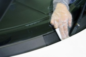 Recubrimiento de vidrio OEM disponible para piezas de plástico Productos para el cuidado del automóvil Recubrimiento de cerámica Restauración de color Brillo brillante Detalles del automóvil - Product Image 2