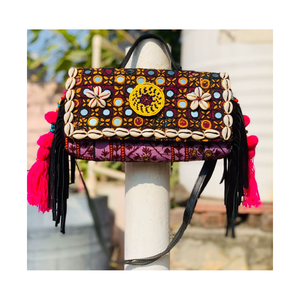Bolso de mano bohemio BANJARA vintage de gamuza y cuero con flecos, bandolera con forro de algodón y patrón de borlas - Product Image 4