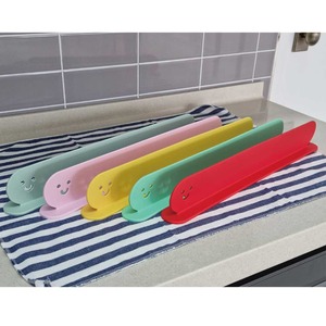 [ECOFRENDLY] Pare-éclaboussures de lavabo en silicone à forte adsorption, panneau de protection contre l'eau pour comptoirs SmileGuard Silicone Sink Splash - Product Image 3