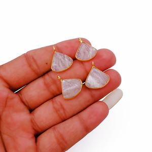 Colgante de piedras preciosas tallado de piedra lunar arcoíris al por mayor con bisel chapado en oro colgantes y dijes de moda suministro de joyería - Product Image 2