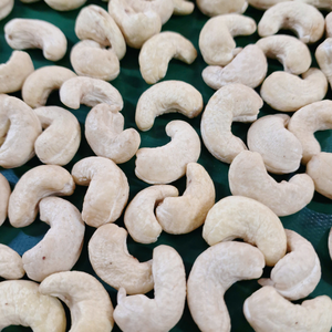 Nueces de Cajú de la Mejor Calidad, Granos de Kaju a Granel, Nueces de Cajú SANTIGO con Logotipo Privado Impreso GRATIS - Product Image 1