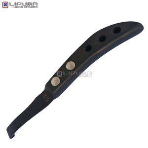 Couteau à sabots de cheval LIPUMA VORTEX, lame en acier noir avec poignée ergonomique à trou, aiguisée, multi-usages, pour l'entretien des sabots. - Product Image 3