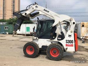 Mesin Konstruksi Mini kualitas tinggi yang digunakan <span class=keywords><strong>Bobcat</strong></span> <span class=keywords><strong>Skid</strong></span> Steer Loader S300 dalam stok untuk dijual <span class=keywords><strong>Bobcat</strong></span> Loader dengan harga rendah