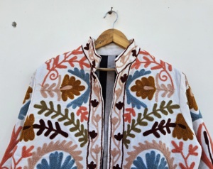 Veste en coton brodée de fleurs pour femme, col montant, manches longues, style Prairie Chic artisanal, cadeau pour elle - Product Image 2