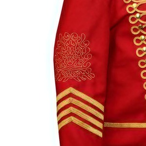 Veste d'hiver formelle pour homme en laine rouge, style hussard, avec broderie dorée, col en fausse fourrure, double boutonnage, col montant - Product Image 5