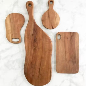 Elegante tabla de cortar de madera hecha de teca sostenible, ideal para cocinas modernas, para cortar carne, pan y verduras. - Product Image 1