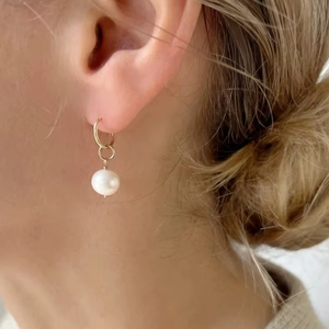 ต่างหูห่วงมุก ทอง 18K ต่างหูห่วงเล็กประณีต ประดับพลอยประจำเดือนมิถุนายน เครื่องประดับหรูหราสำหรับผู้หญิง ของขวัญ - Product Image 1