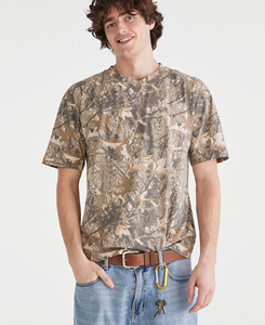 Nouveau T-shirt élégant pour homme à manches courtes imprimé camouflage, col rond, coupe classique, vêtement décontracté, 100% polyester, tissu respirant tissé - Product Image 1