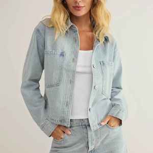 Veste en jean bleu clair coupe classique col rabattu simple boutonnage coton délavé style décontracté unisexe pour le printemps - Product Image 1