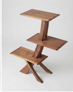Présentoir à plusieurs niveaux en bois avec trois étages pour l'affichage et le rangement, design moderne, finition naturelle - Product Image 1