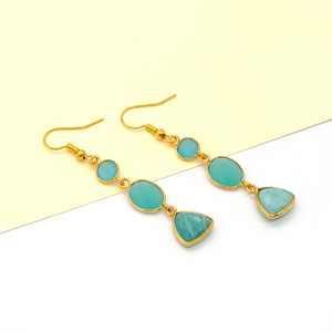 Pendientes Colgantes Bohemios Hechos a Mano con Flores y Múltiples Piedras Preciosas |   Calcedonia Azul Aqua Amazonita |   Chapado en Oro de 18K Sin Níquel - Product Image 4