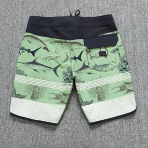 Shorts de plage pour hommes personnalisés, séchage rapide, légers, pour la natation et le surf, avec taille élastique et doublure en mesh - Product Image 4