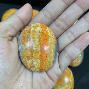 หินแจสเปอร์สีส้มธรรมชาติขายส่ง ขนาด 35×45×15 มม. หินขัดเงาสำหรับบำบัดรักษา คริสตัลหินปลอบประโลม - Product Image 2