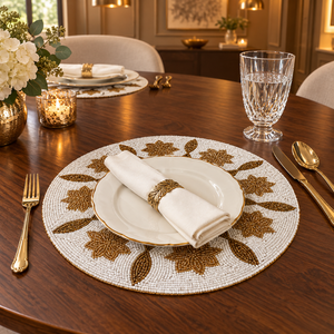 Weißes und Antik-Goldenes Glasperlen-Tischset mit Blumenmuster |   Elegante Runde Dekorative Tischmatte für Luxuriöses Speisen und Eleganz - Product Image 3