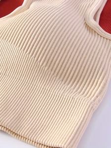 Sujetador deportivo para mujer con cuello en V, sin costuras, acanalado, top corto, bralette de gimnasio con cuello en V dividido, sujetador de running y entrenamiento con almohadillas extraíbles - Product Image 4
