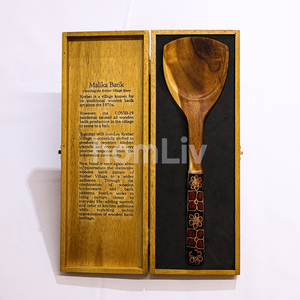 Spatule en bois de teck naturel Malika Batik, spatule de cuisine en bois, ustensile décoratif, cadeau, vaisselle pour la maison, cuisine, artisanat fait main - Product Image 2